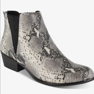 ESPRIT TIFFANY Classic CHELSA STYLE SNAKE BOOTIES size7